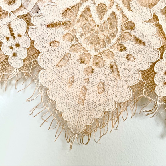 NWOT Lace beige top size S - Picture 4 of 5